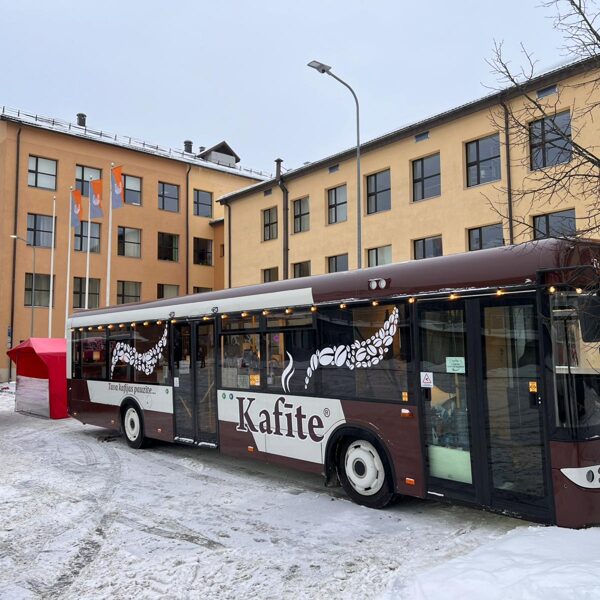 Kafīte Ledus skultūru festivālā Jelgavā, 2026