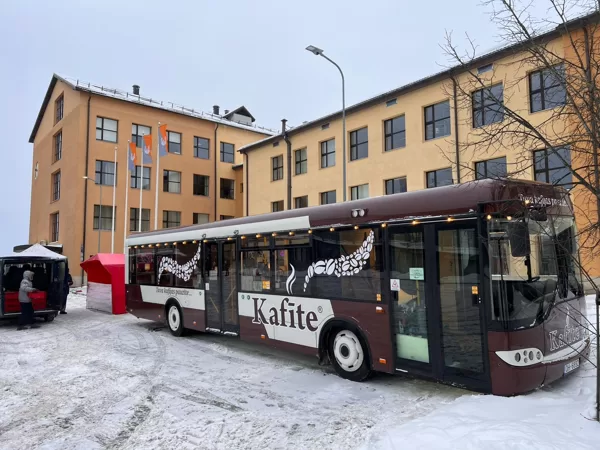 Kafīte Ledus skultūru festivālā Jelgavā, 2026
